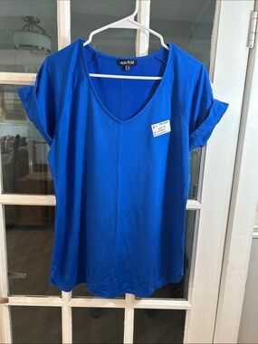 A4.    MARBLE V-Neck Short Sleeve Top in Royal Blue